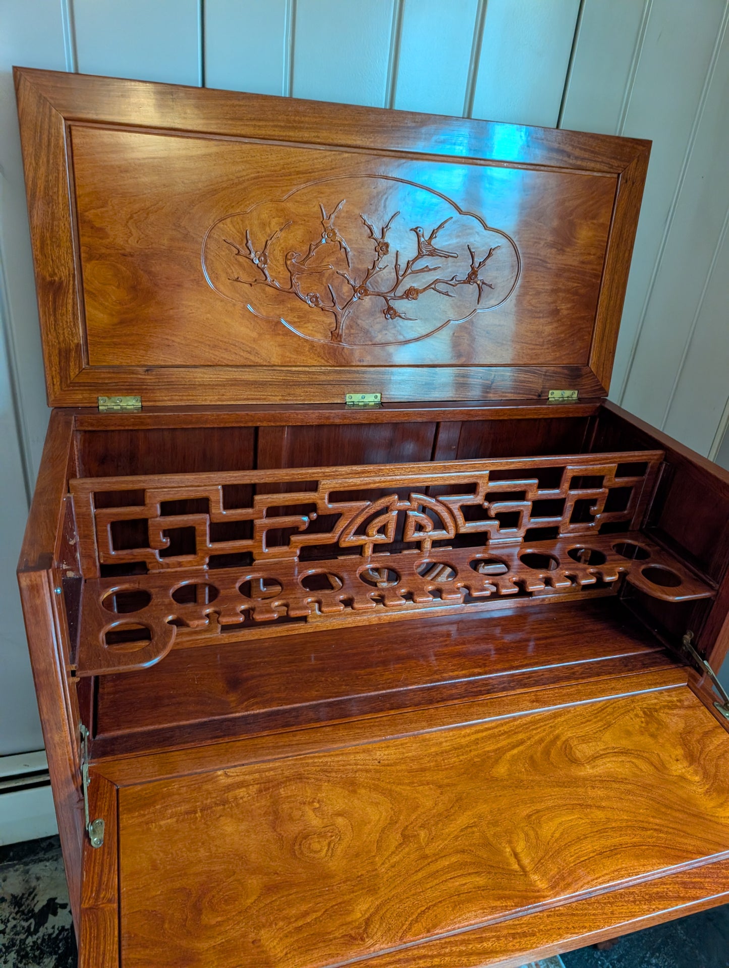 Highly Detailed Chinese Bar