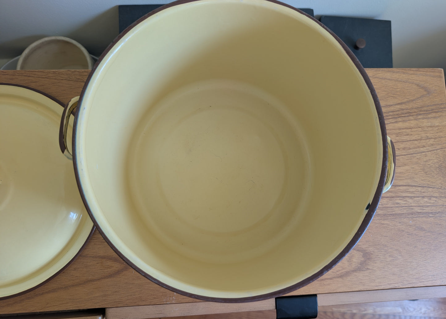 Vtg Enamelware Yellow Brown Trim Large Stock Pot w/ Lid Kitchen Decor Farmhouse