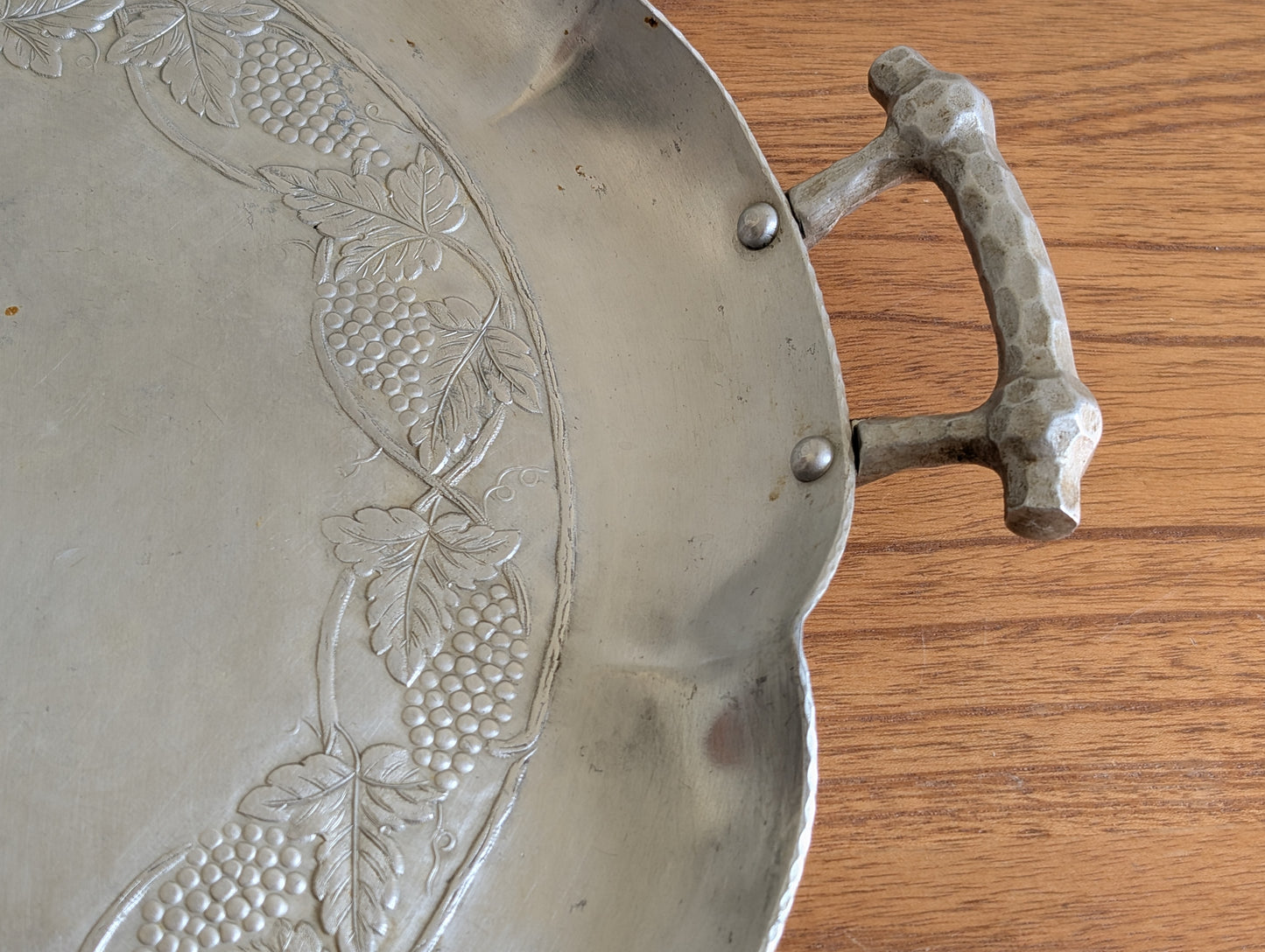 Everlast Grape Platter 14.25" Diameter