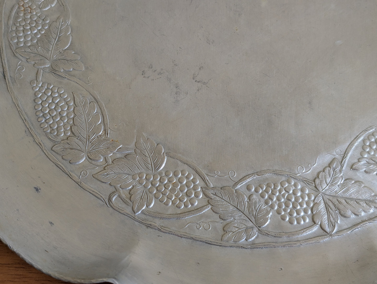 Everlast Grape Platter 14.25" Diameter