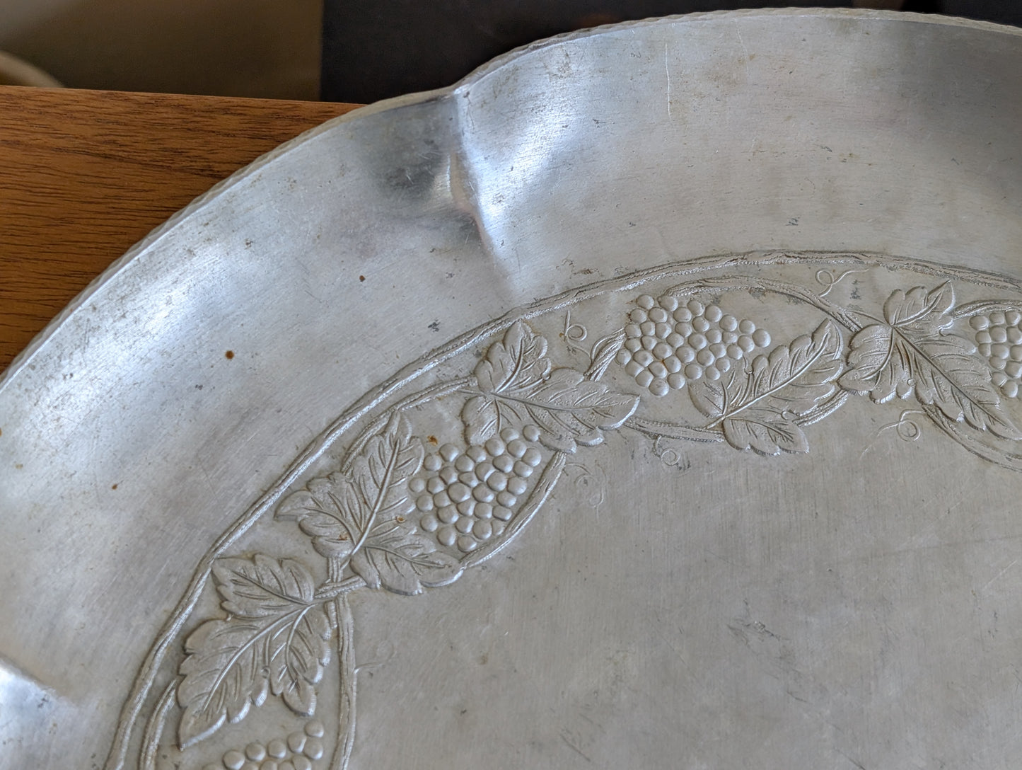 Everlast Grape Platter 14.25" Diameter