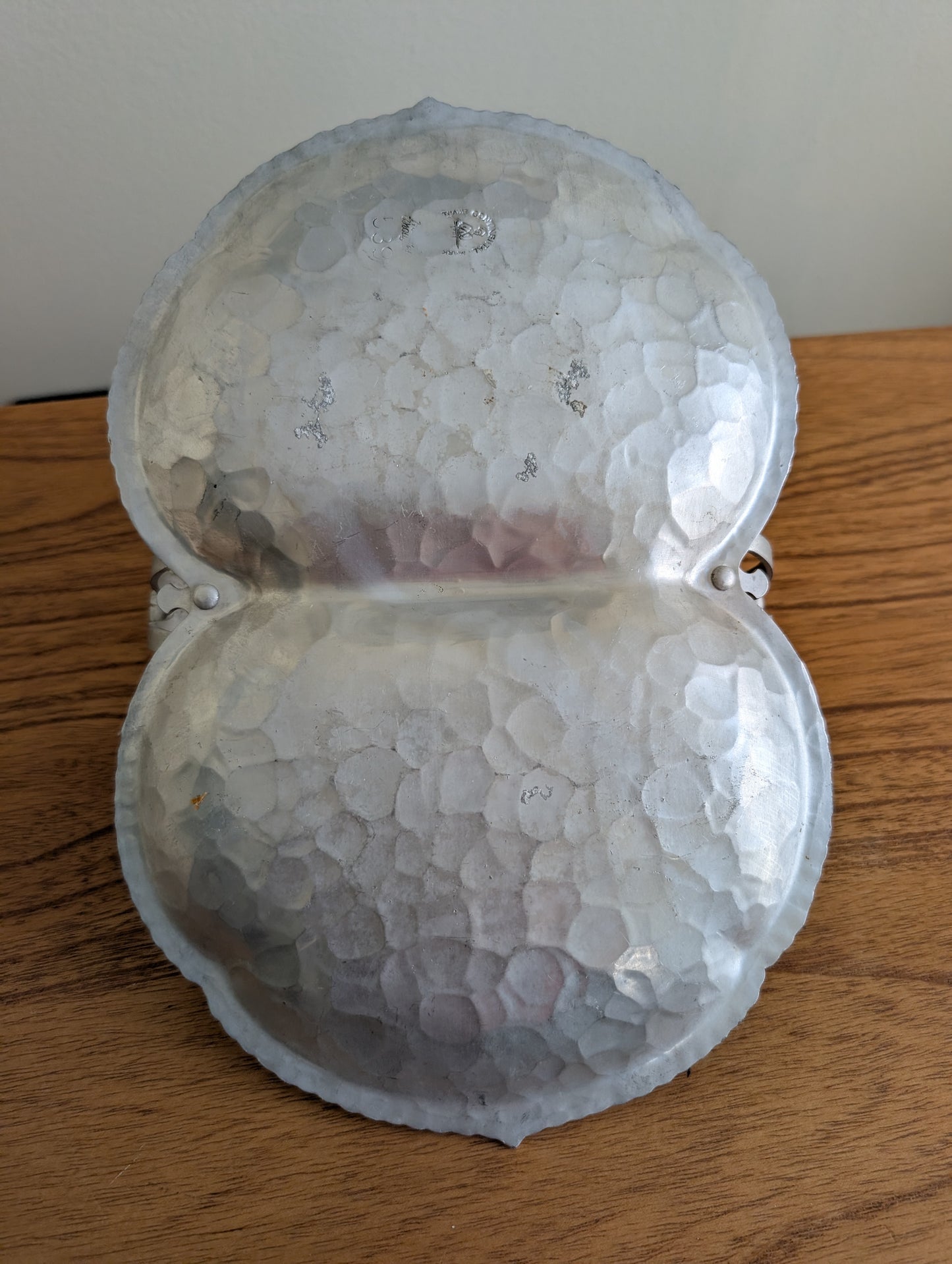 Two Section Hammered Aluminum with Handle