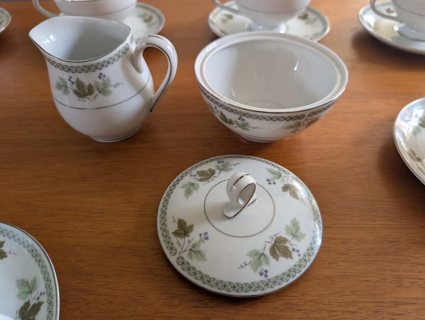 Mikasa Avon Tea Set Service for 10 rn