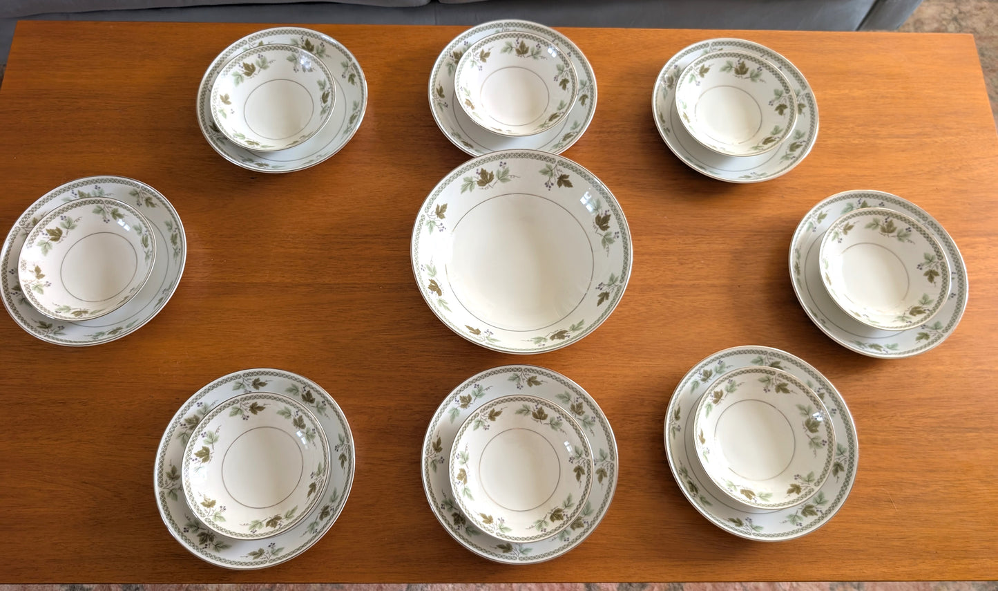 25 Piece Mikasa Avon Dish Set Grape Vine Pattern