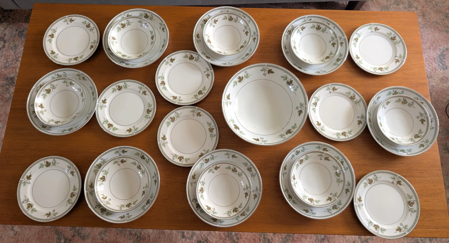 25 Piece Mikasa Avon Dish Set Grape Vine Pattern
