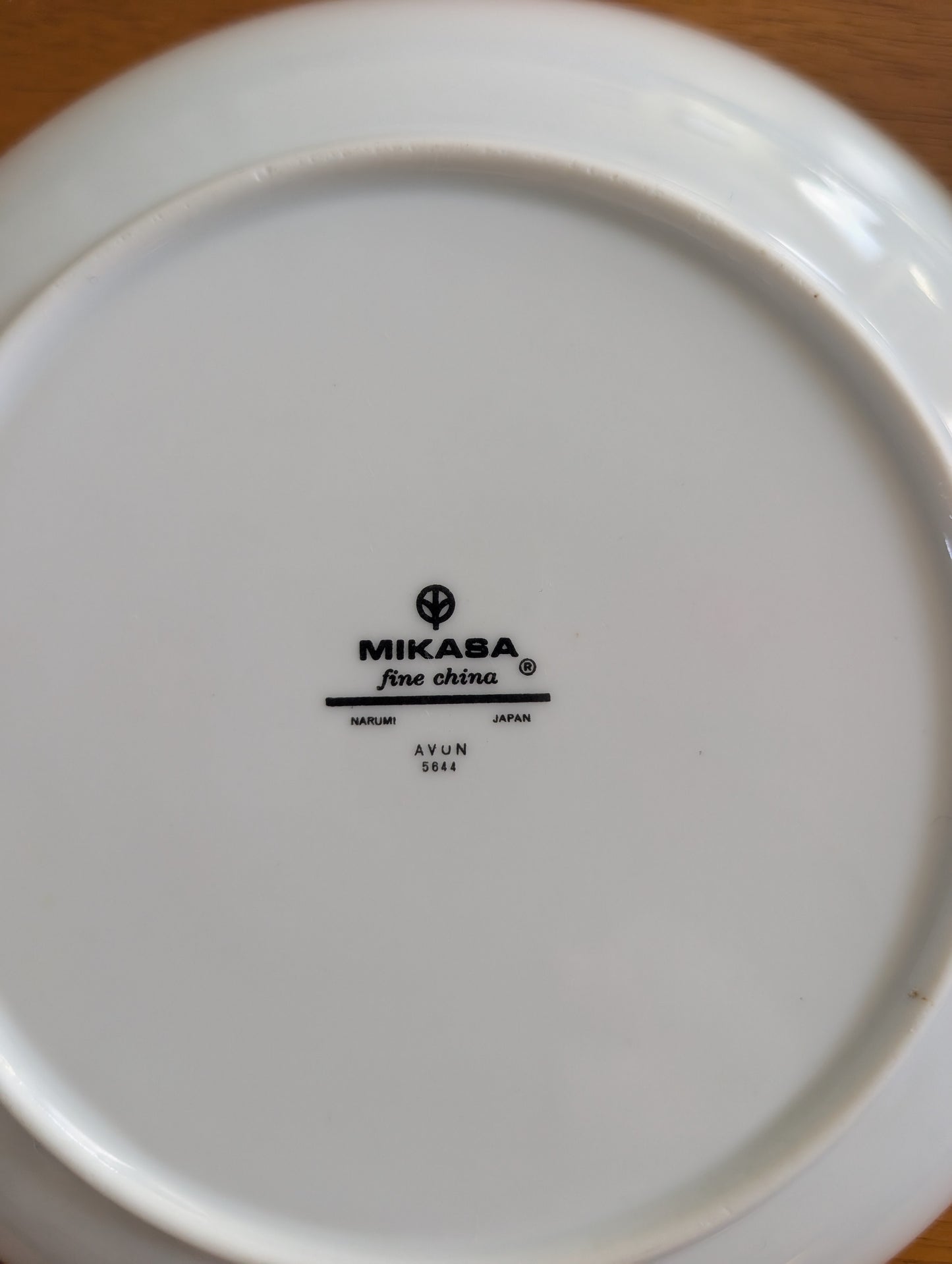 Mikasa Avon Dinner Plates Service for 5