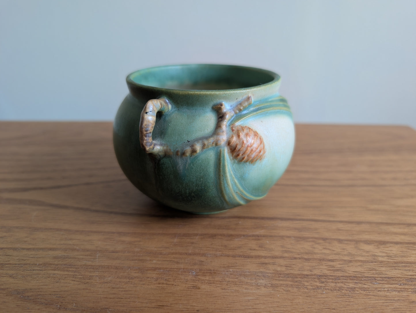 Roseville Pottery Jardinière Green Pine Cone Bowl \