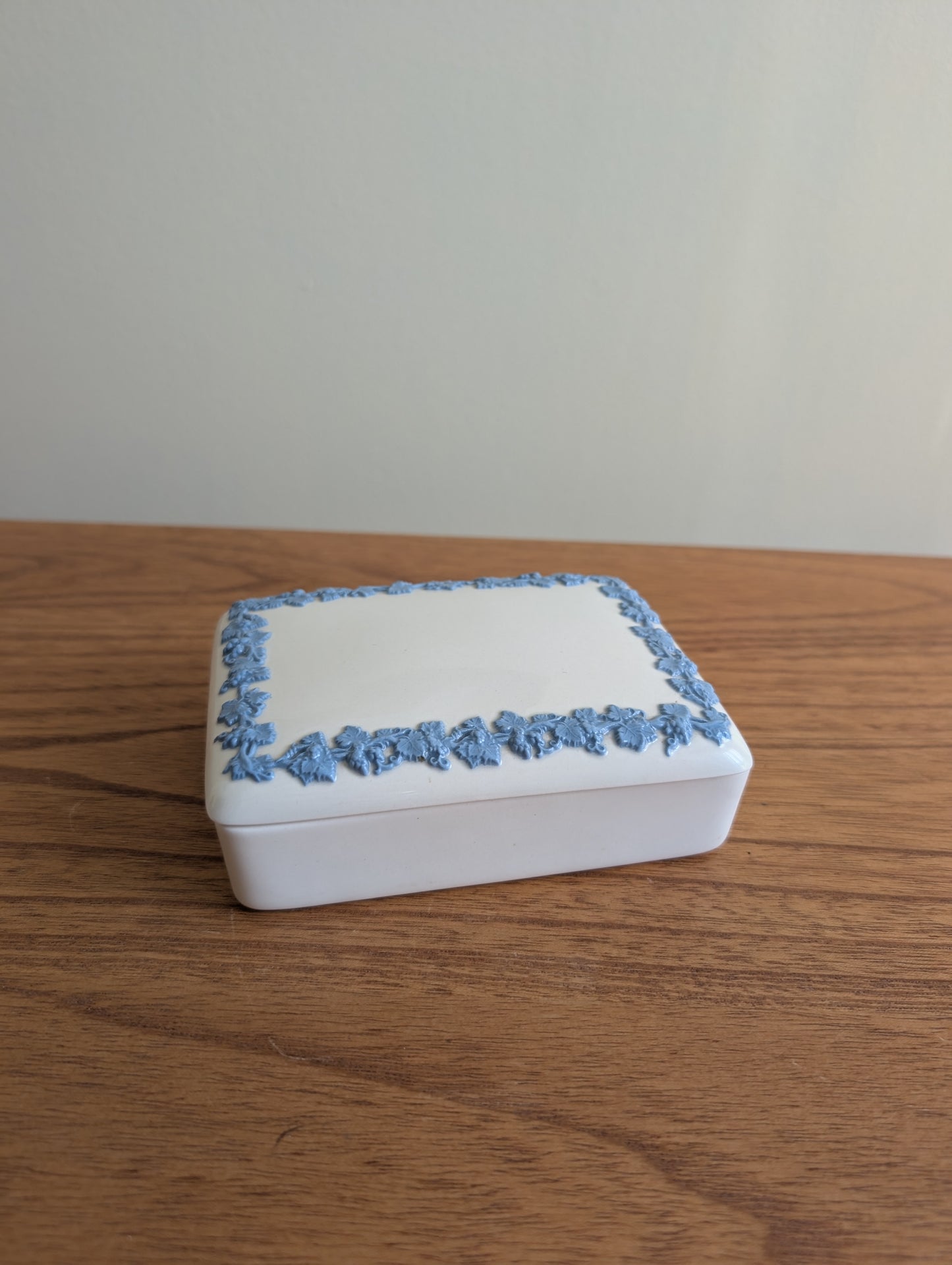 Wedgwood of Etruria Lavender Cigarette Box