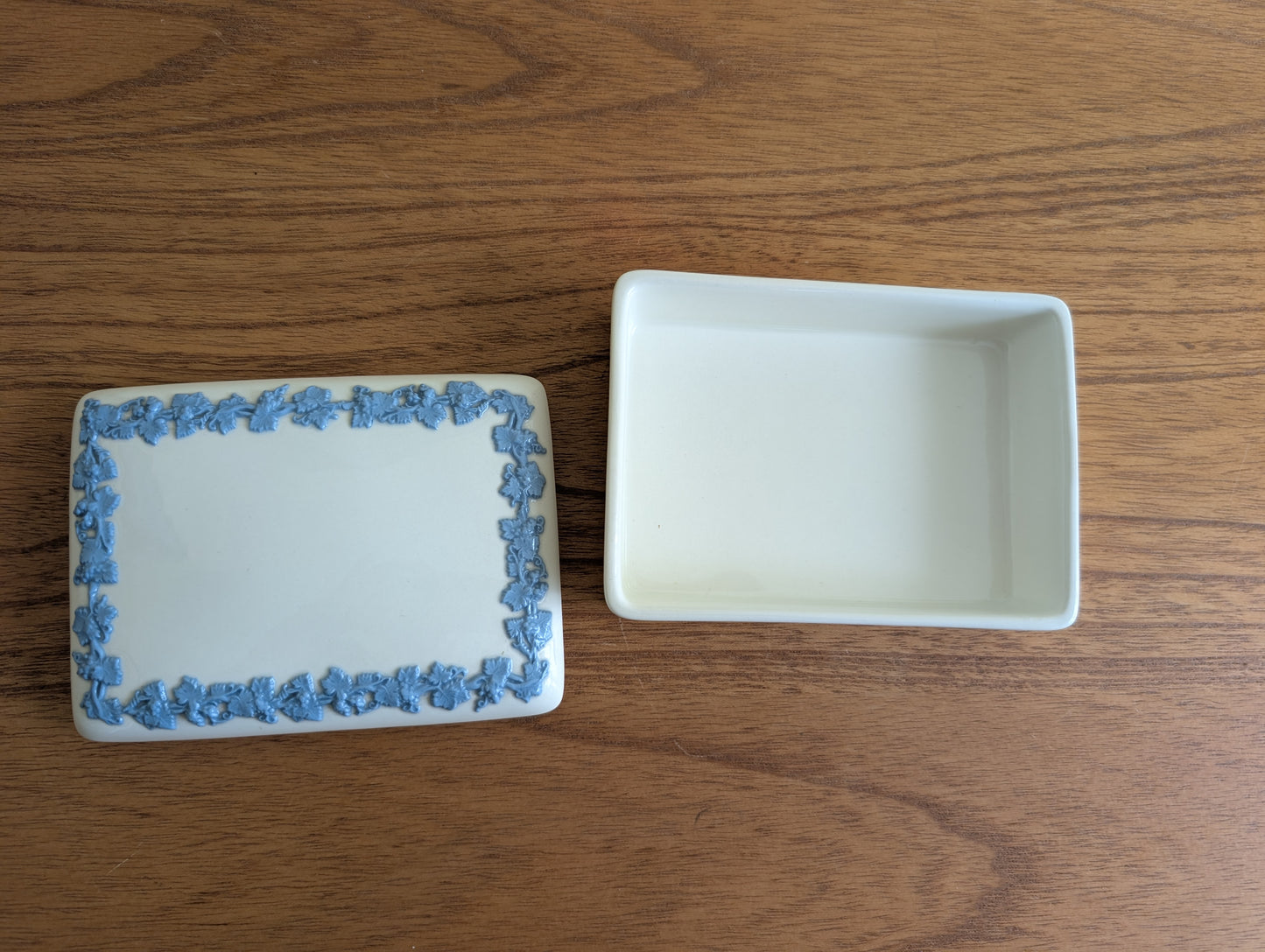 Wedgwood of Etruria Lavender Cigarette Box