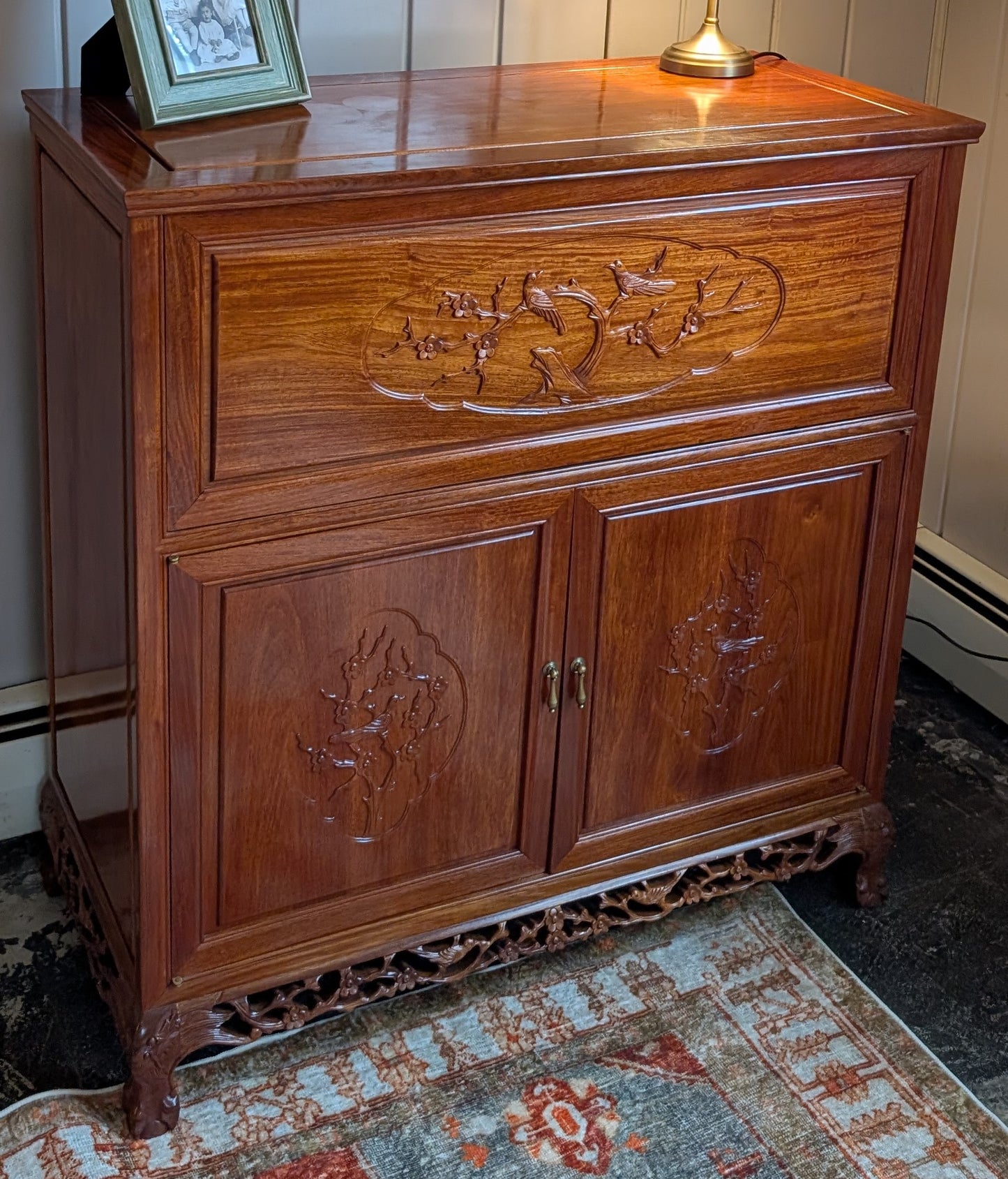 Highly Detailed Chinese Bar