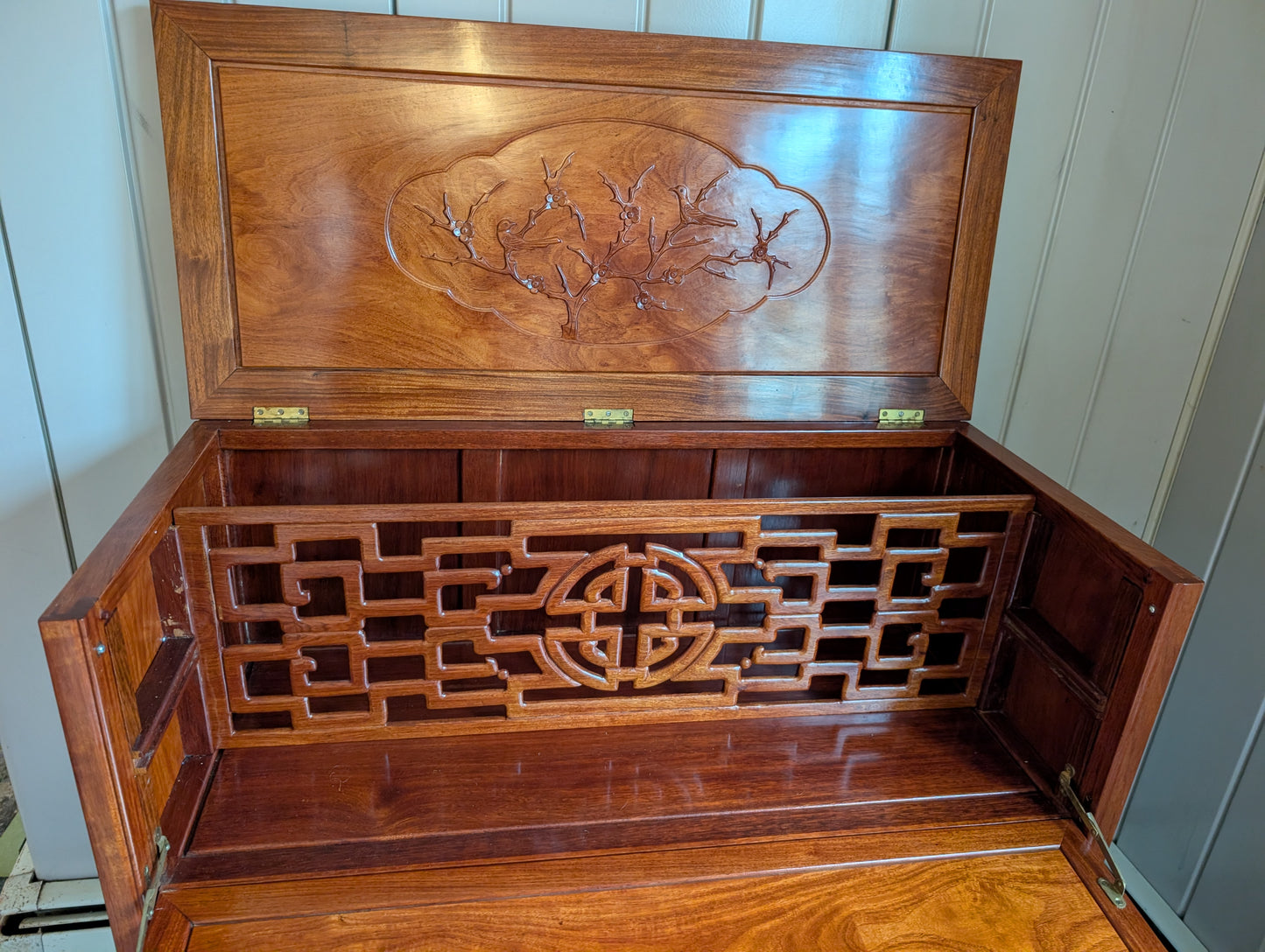 Highly Detailed Chinese Bar