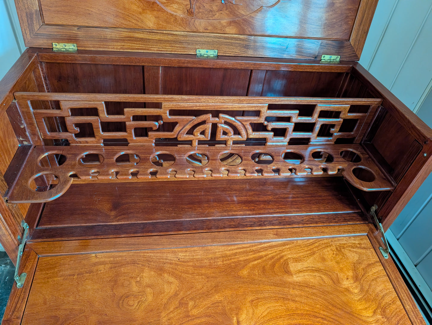 Highly Detailed Chinese Bar