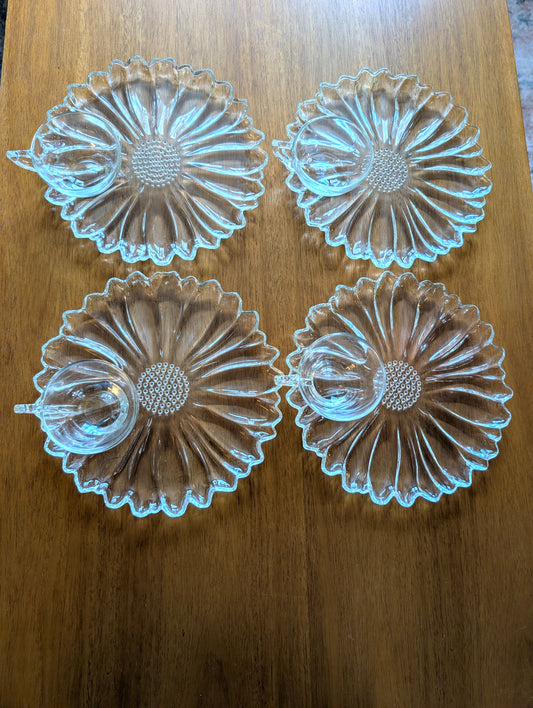 New Vintage Colony Glass Daisy 8 Piece TV Set