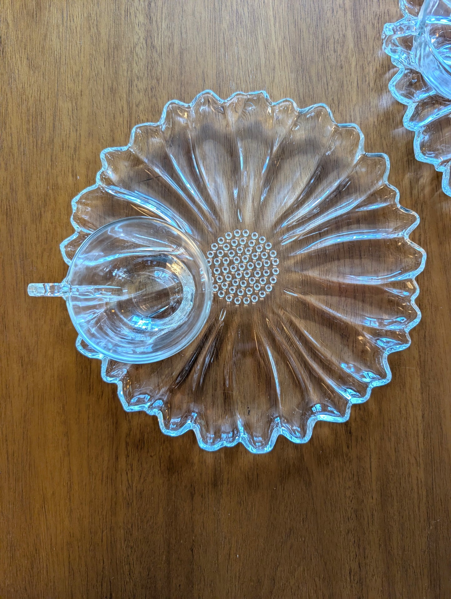 New Vintage Colony Glass Daisy 8 Piece TV Set