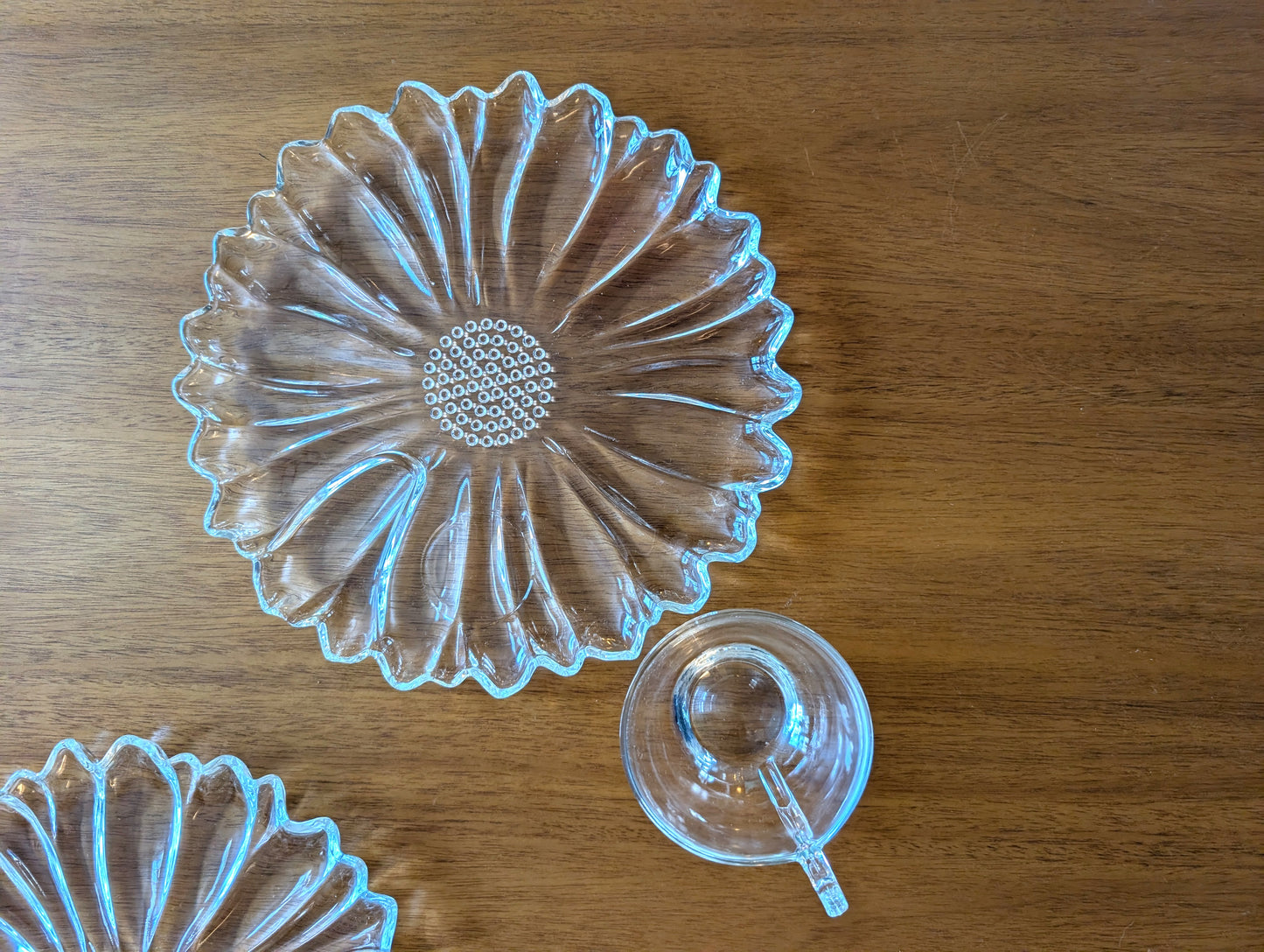 New Vintage Colony Glass Daisy 8 Piece TV Set