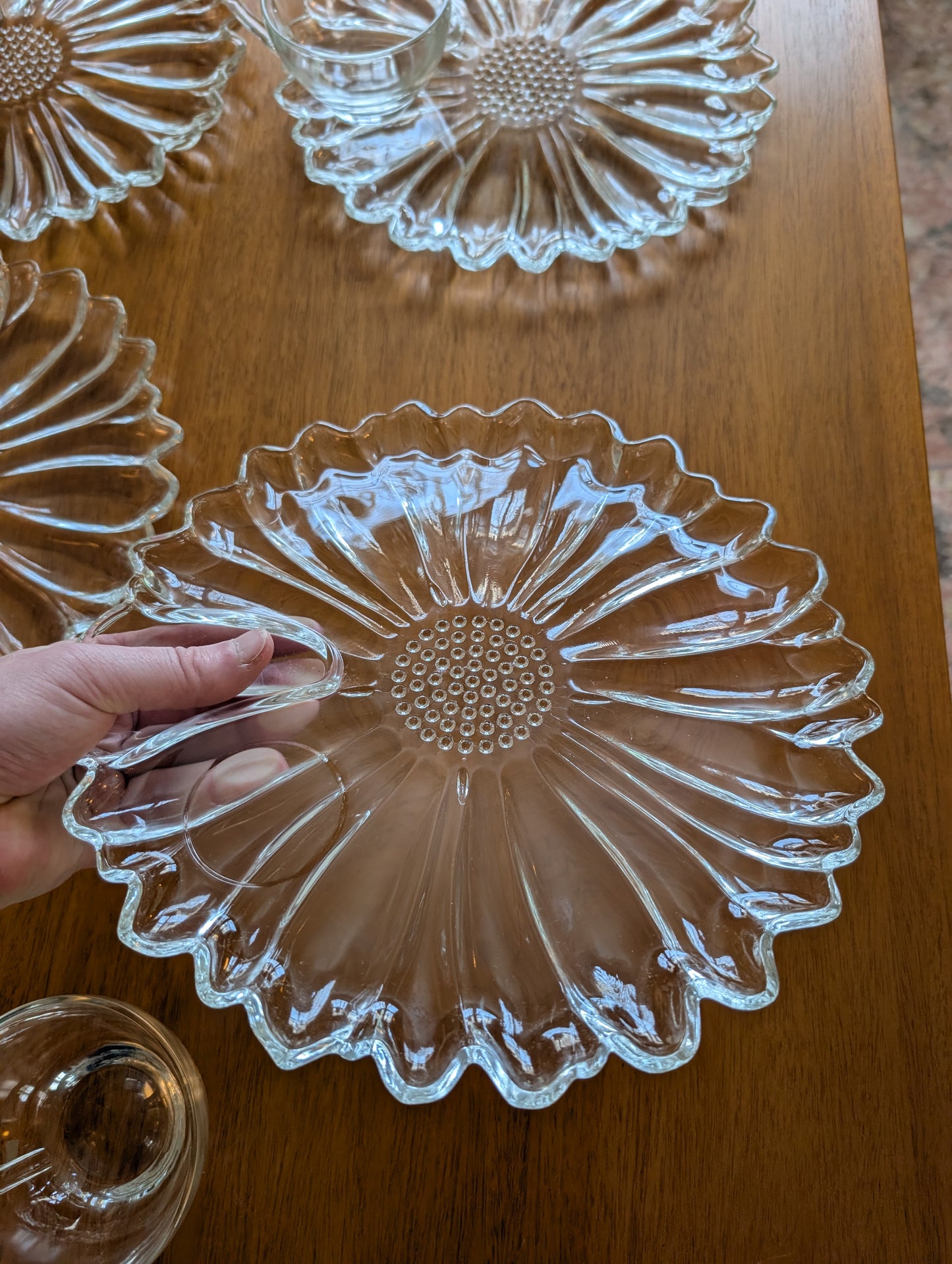 New Vintage Colony Glass Daisy 8 Piece TV Set