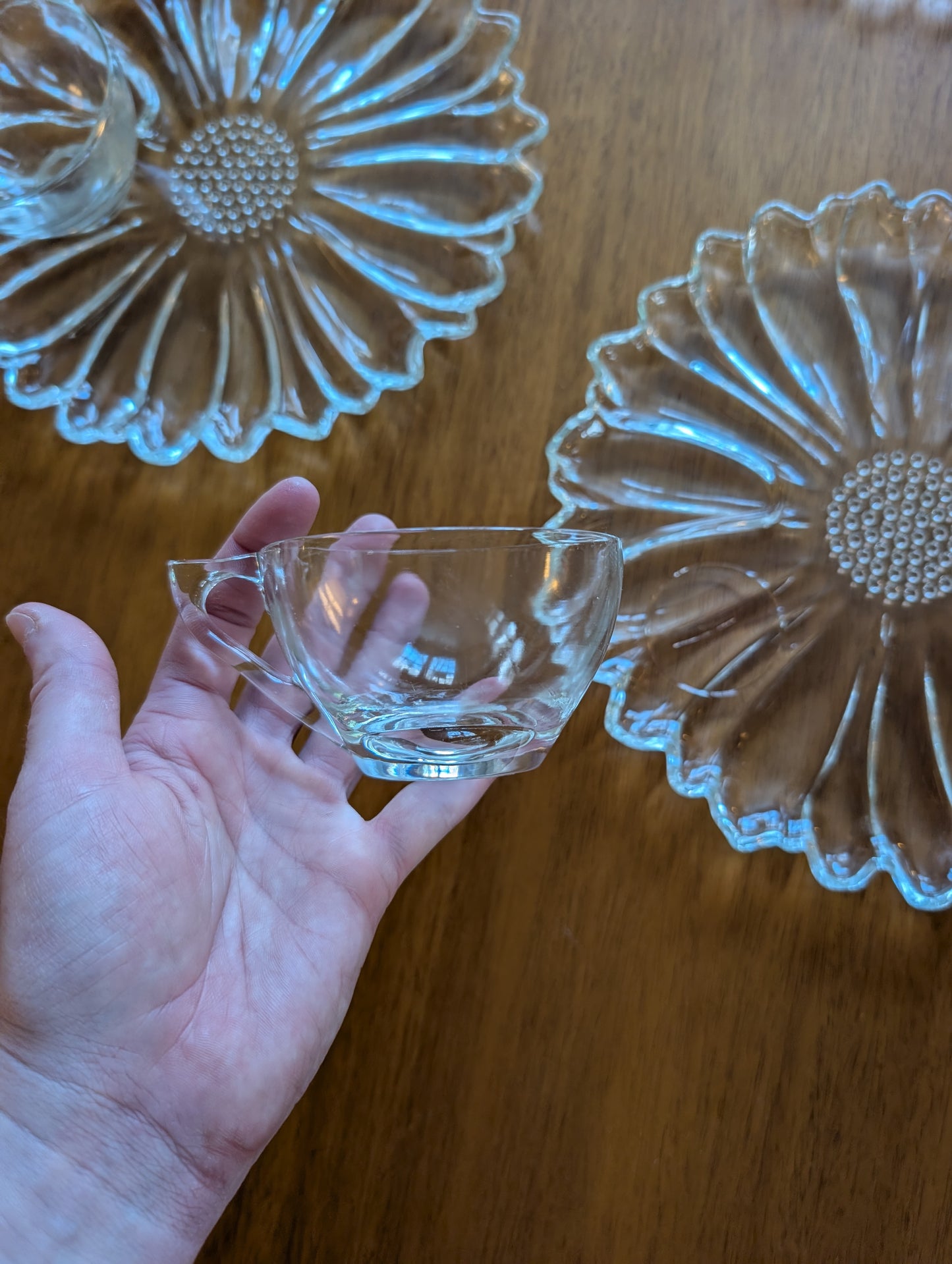 New Vintage Colony Glass Daisy 8 Piece TV Set