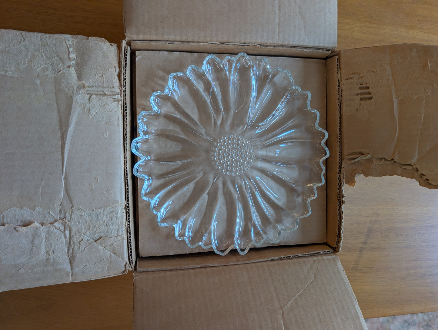 New Vintage Colony Glass Daisy 8 Piece TV Set