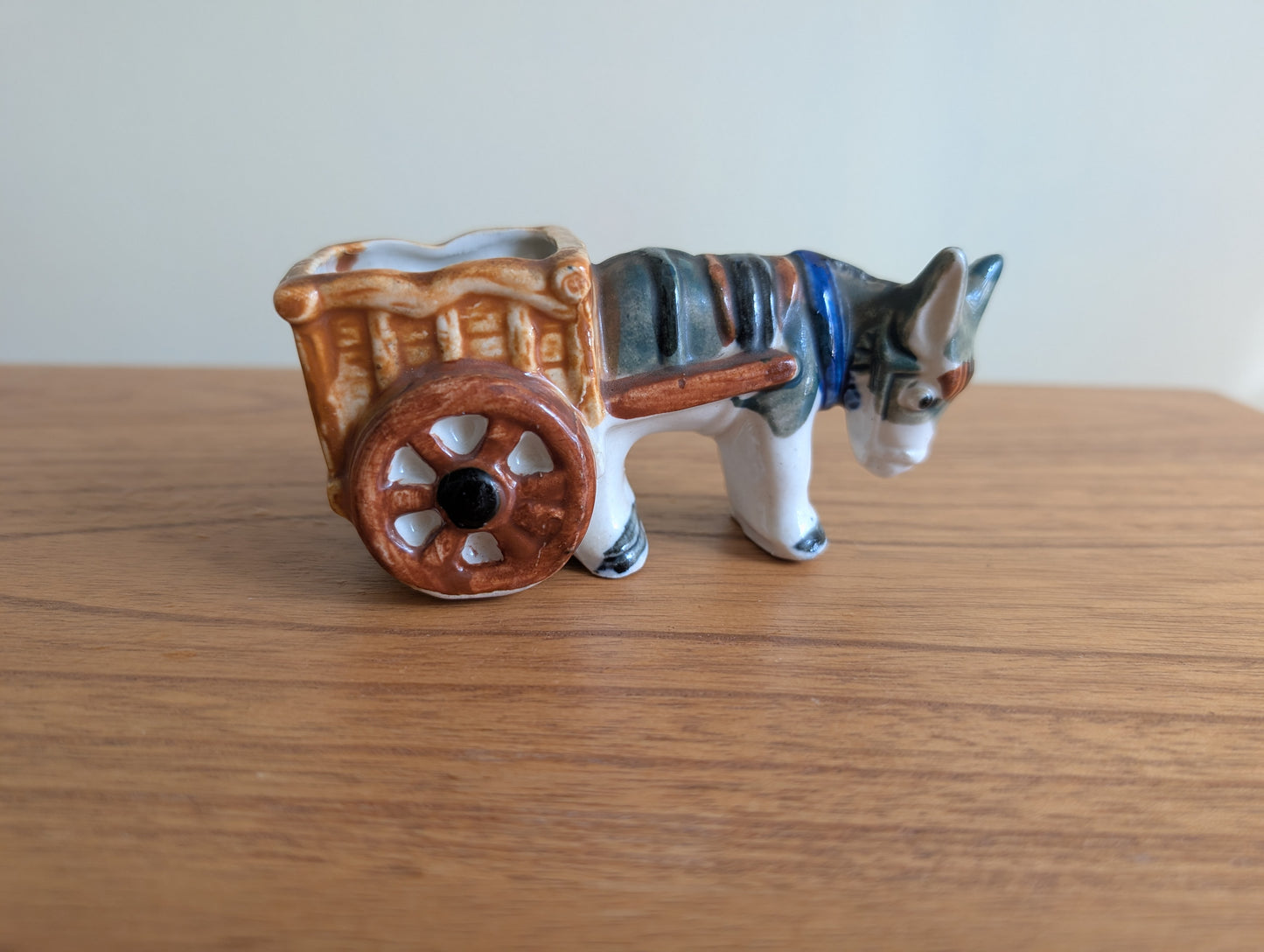 Set of 3 Planters with Donkey and Cart Motif