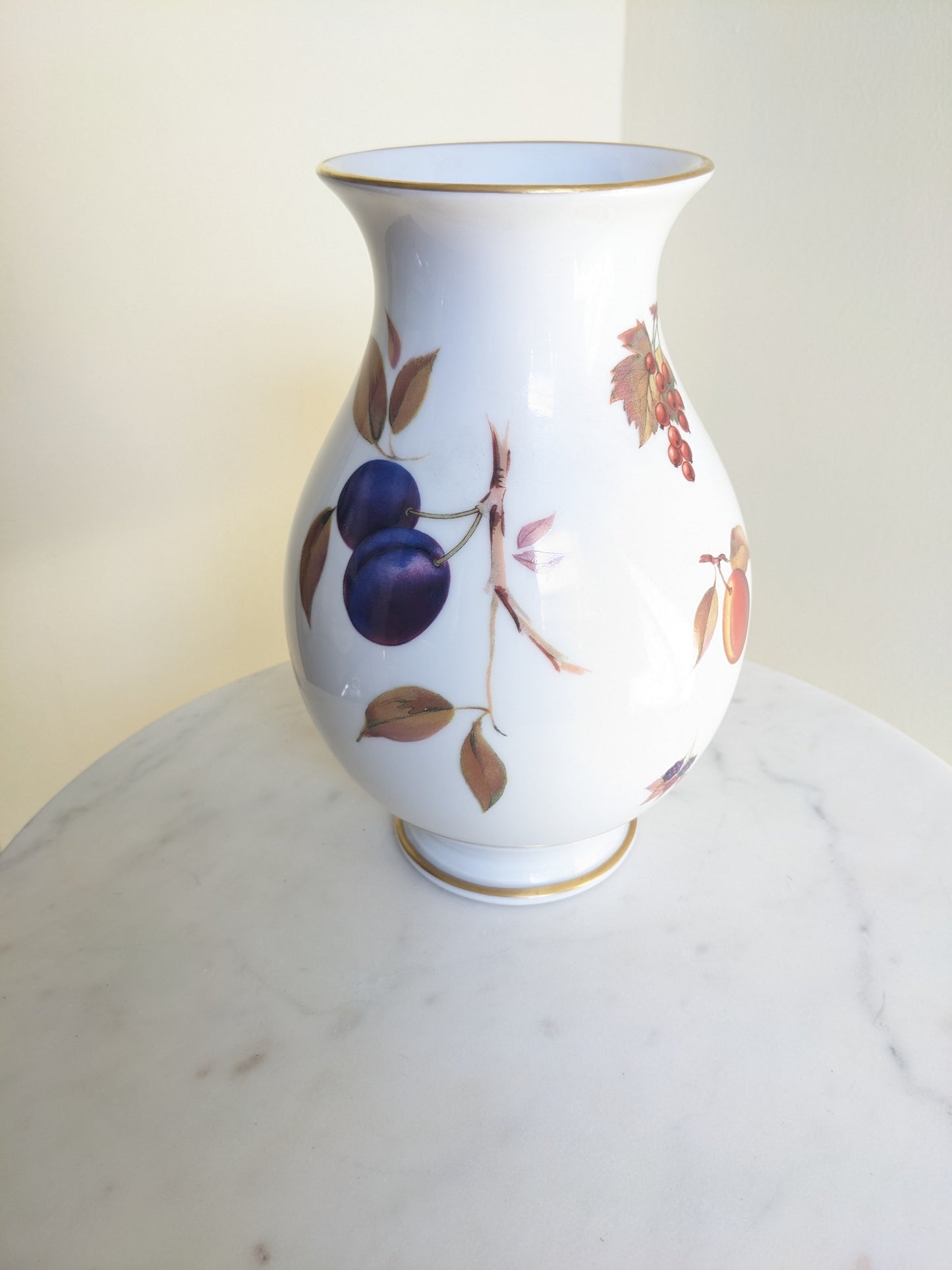 Porcelain Fruit Vase by Royal Worcester 1961