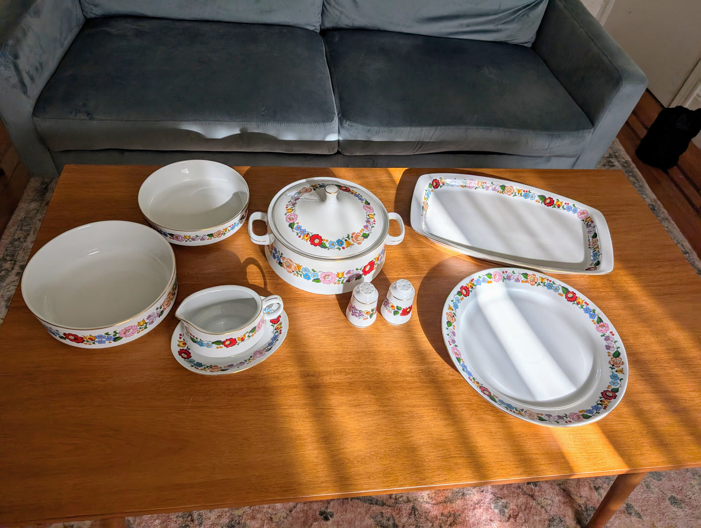 33 Piece Kalocsa Hungarian Dinnerware Set Service for 8