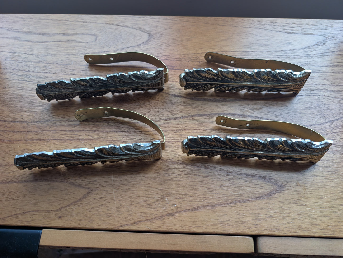 Set of 4 Brass Color Leaf Curtain Tiebacks