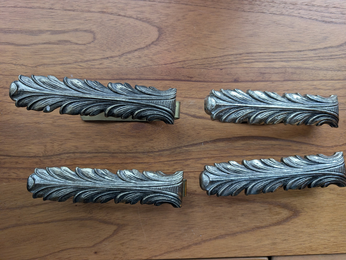 Set of 4 Brass Color Leaf Curtain Tiebacks