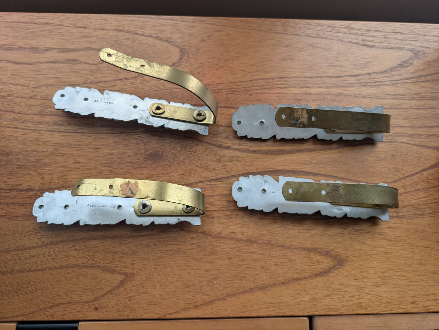 Set of 4 Brass Color Leaf Curtain Tiebacks