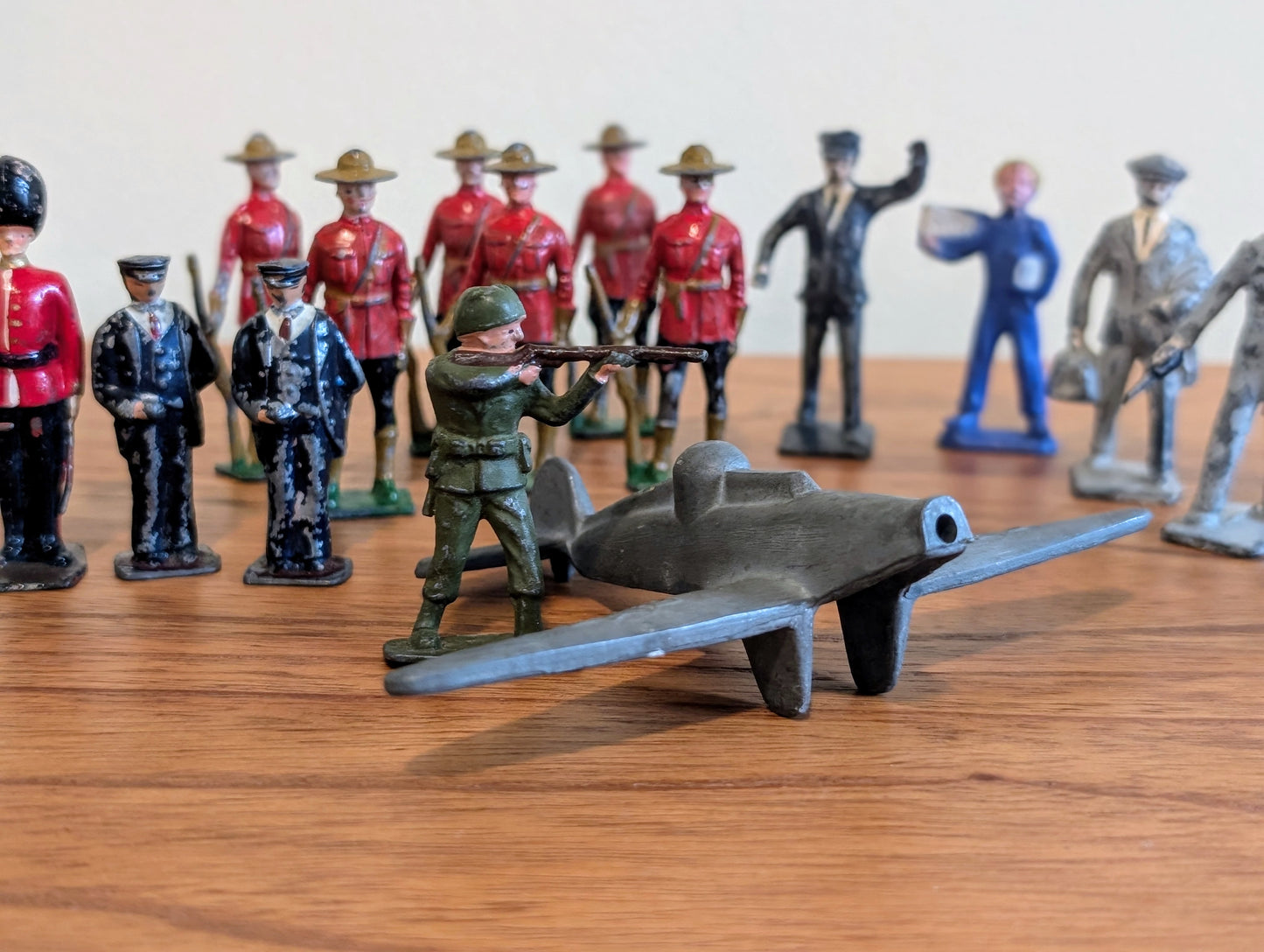 19 Lead Toy Soldier Collection with Plane