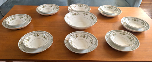 25 Piece Mikasa Avon Dish Set Grape Vine Pattern