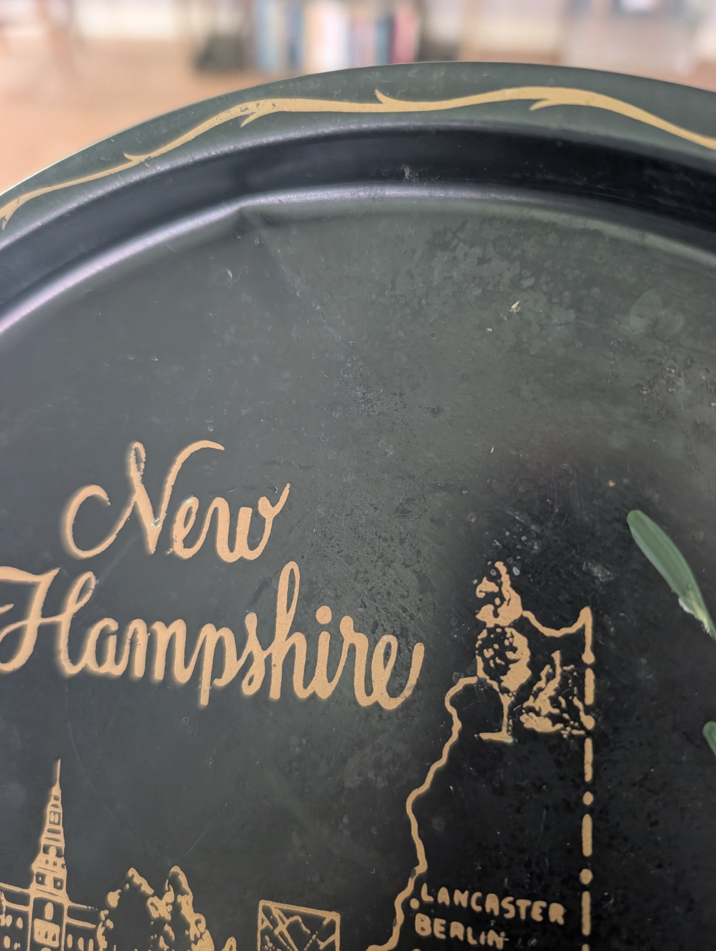 1960s New Hampshire USA State Black Round Metal Vintage Souvenir Serving Tray