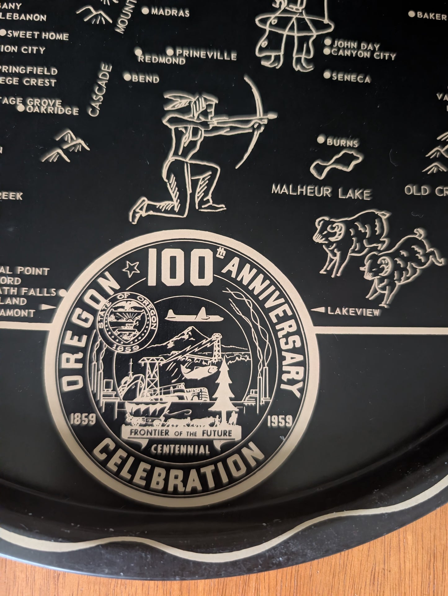 1959 Oregon USA State Black Round Metal Vintage Souvenir Serving Tray