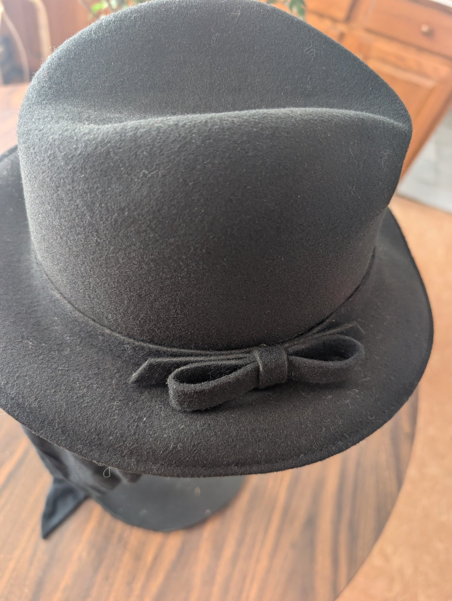 Vintage Wool Peachfelt Black Hat with Scarf in Wilby Hatter Box Lord & Taylor