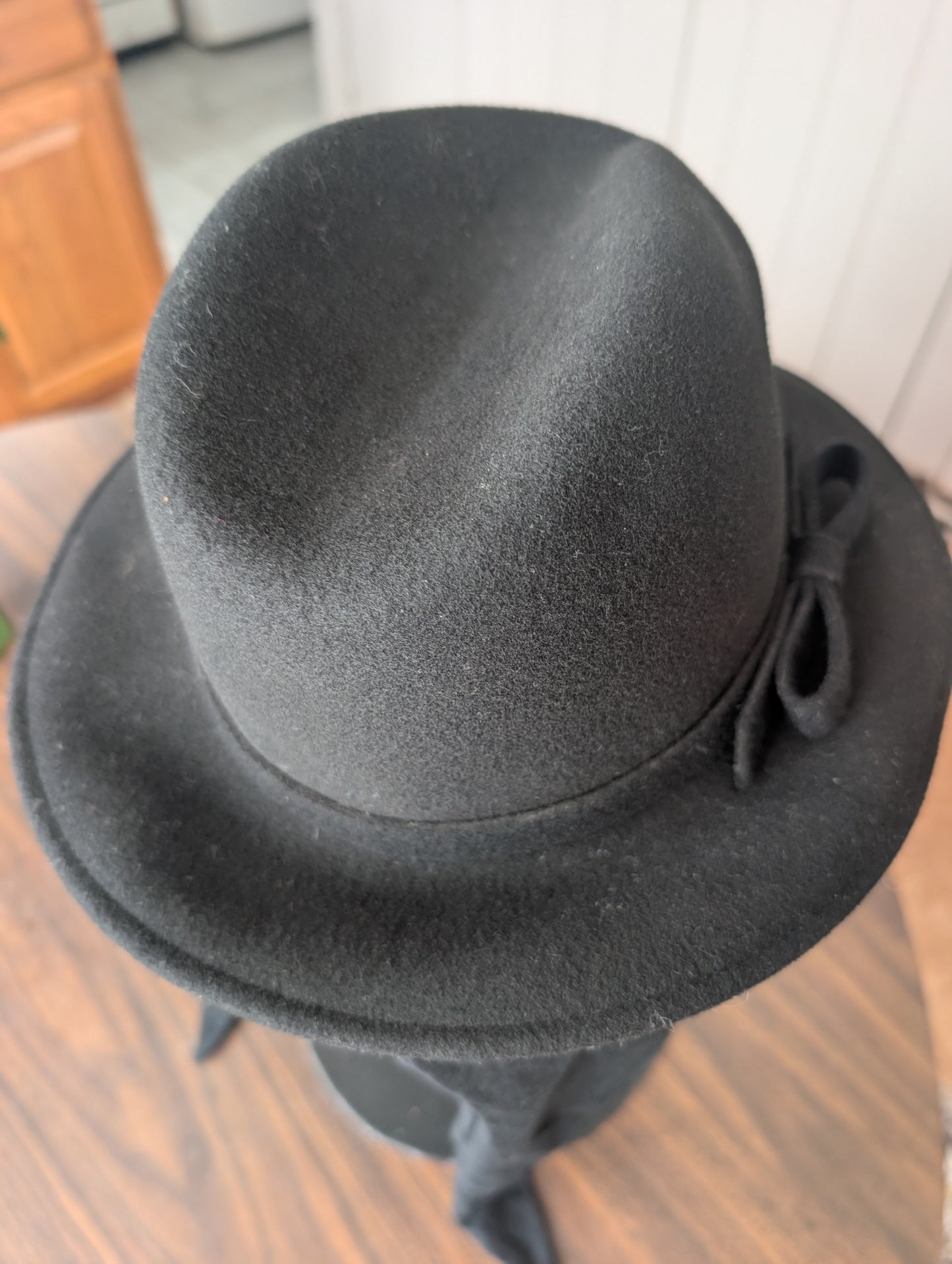 Vintage Wool Peachfelt Black Hat with Scarf in Wilby Hatter Box Lord & Taylor