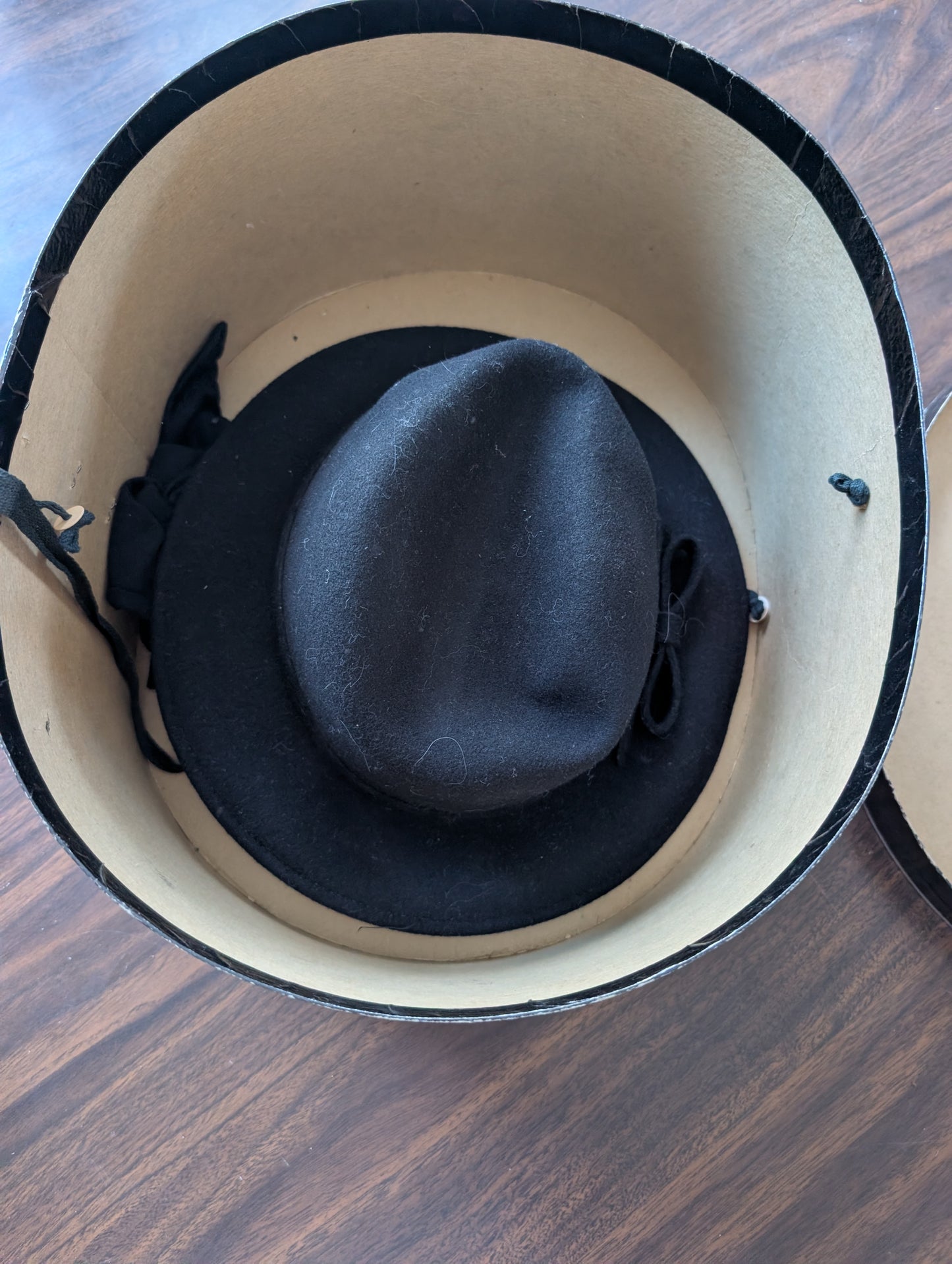 Vintage Wool Peachfelt Black Hat with Scarf in Wilby Hatter Box Lord & Taylor