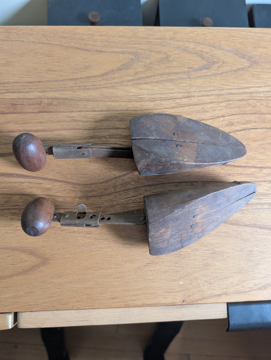 Women's Adjustable Shoe Tree