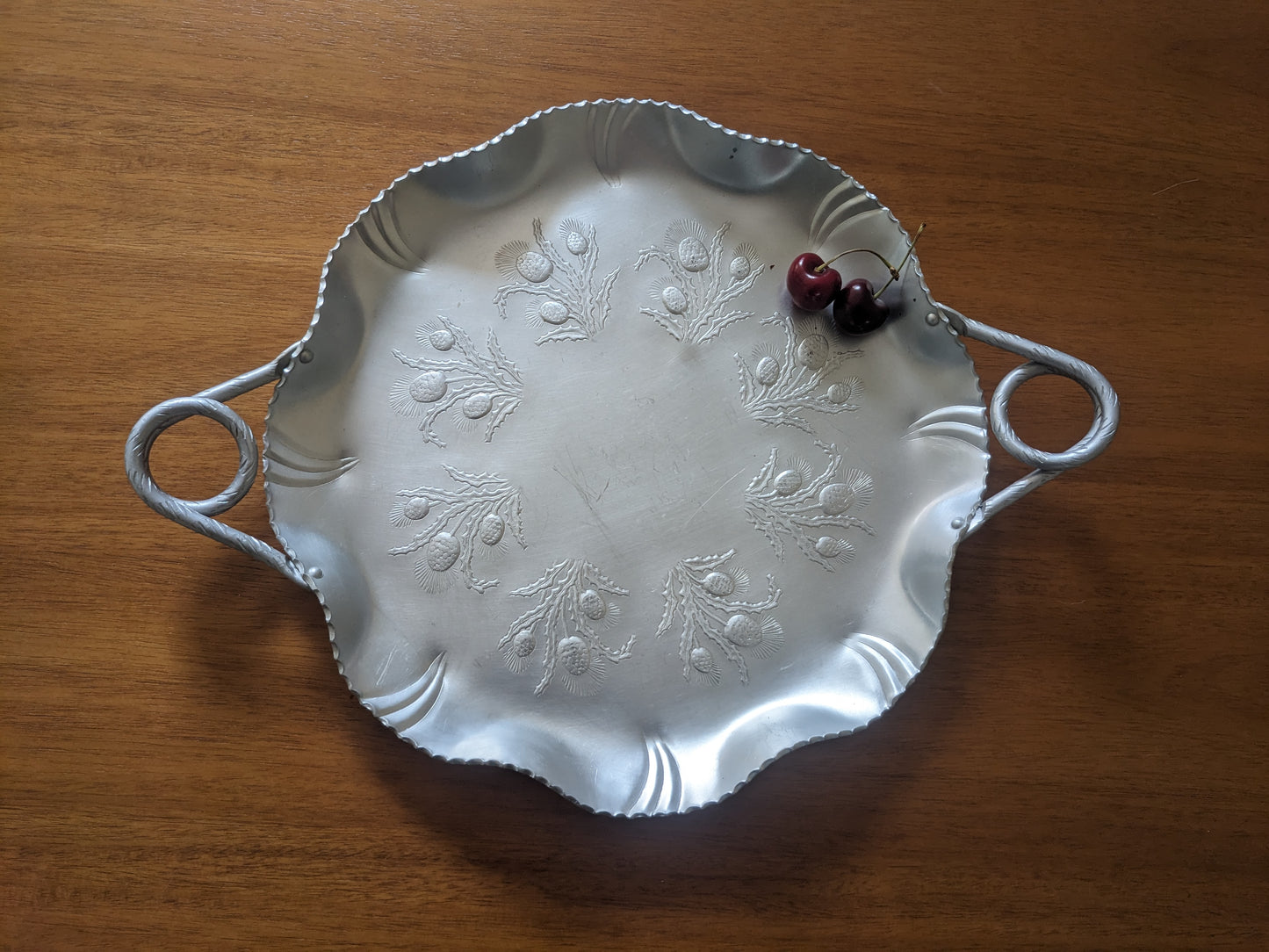 Hammered Aluminum Round Thistle Tray