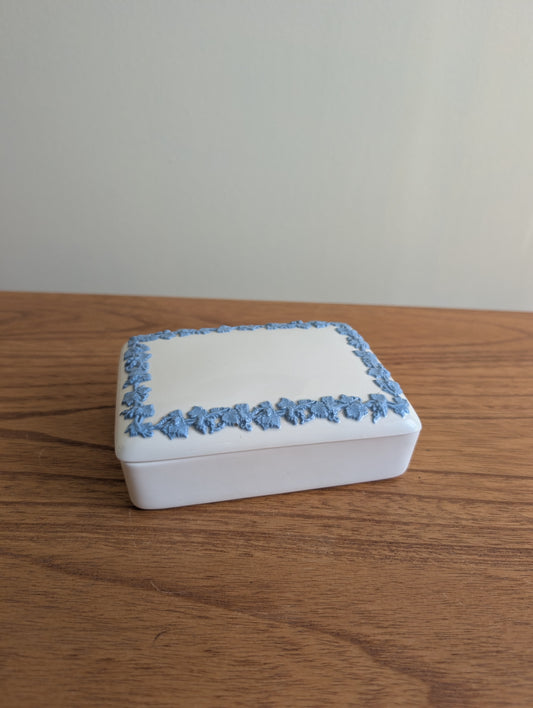 Wedgwood of Etruria Lavender Cigarette Box